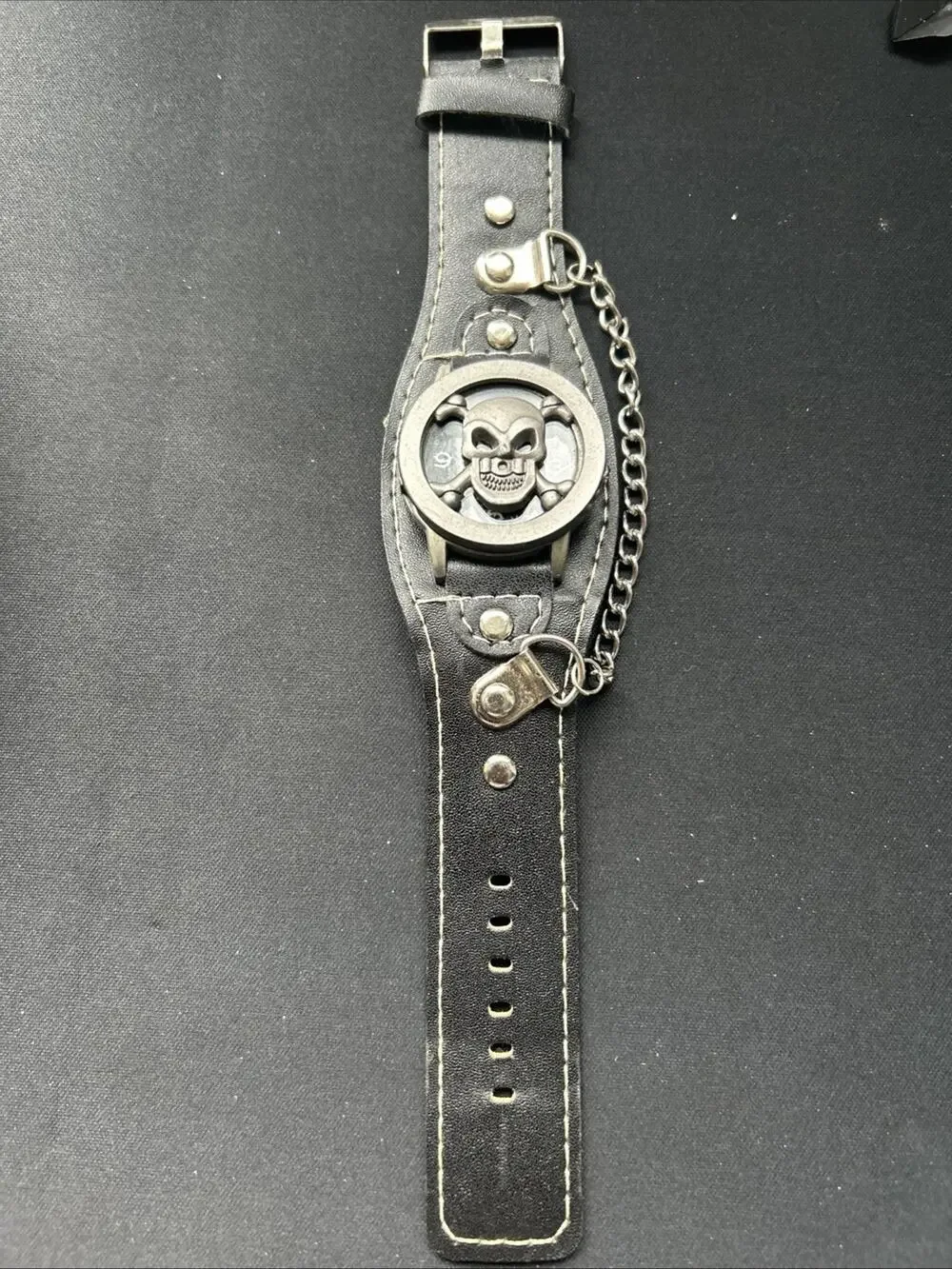Punk Style Skull And Cross Bones Quartz Watch